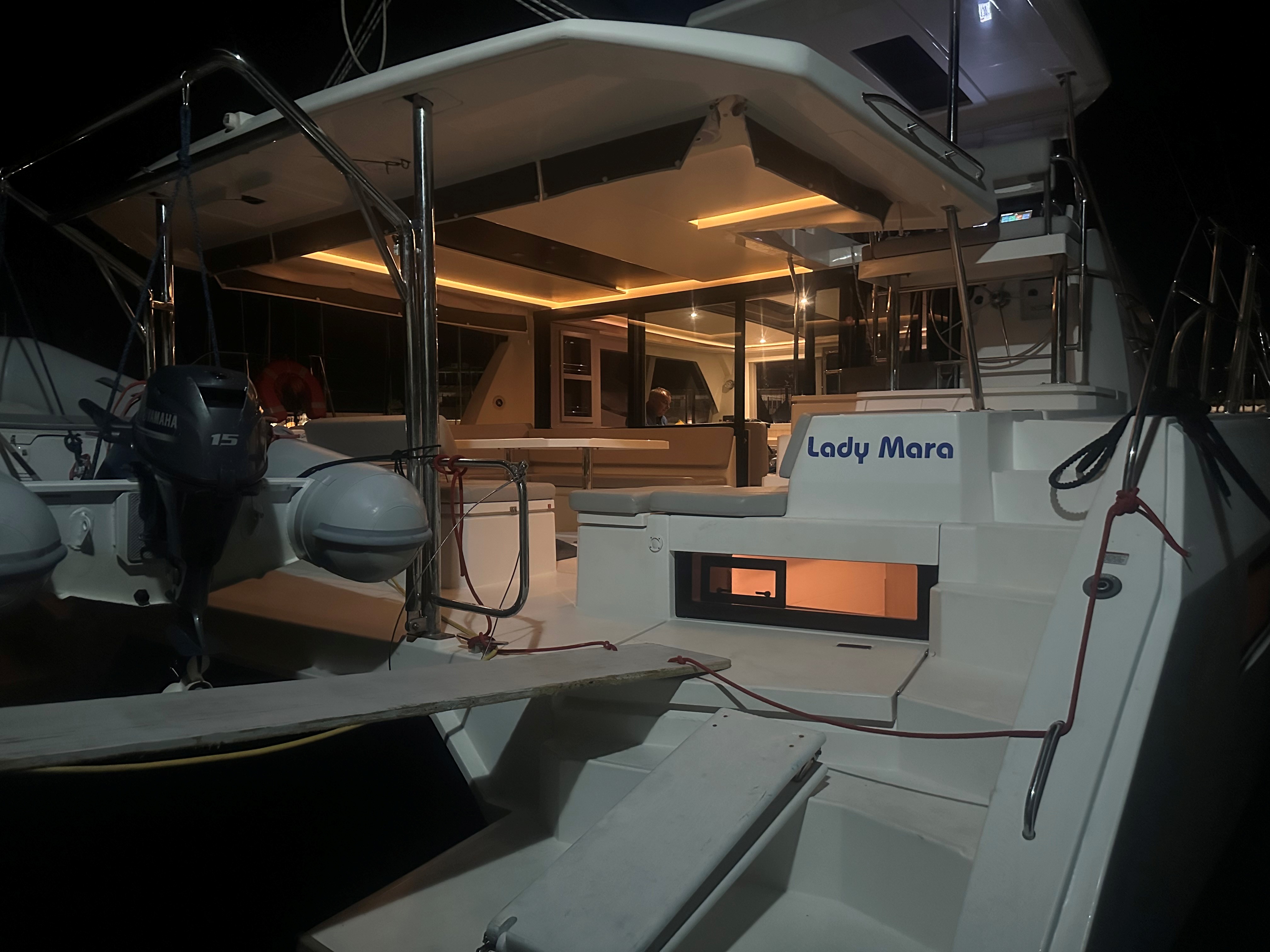 Lady Mara bei Nacht in der Marina Ca'n Pastilla